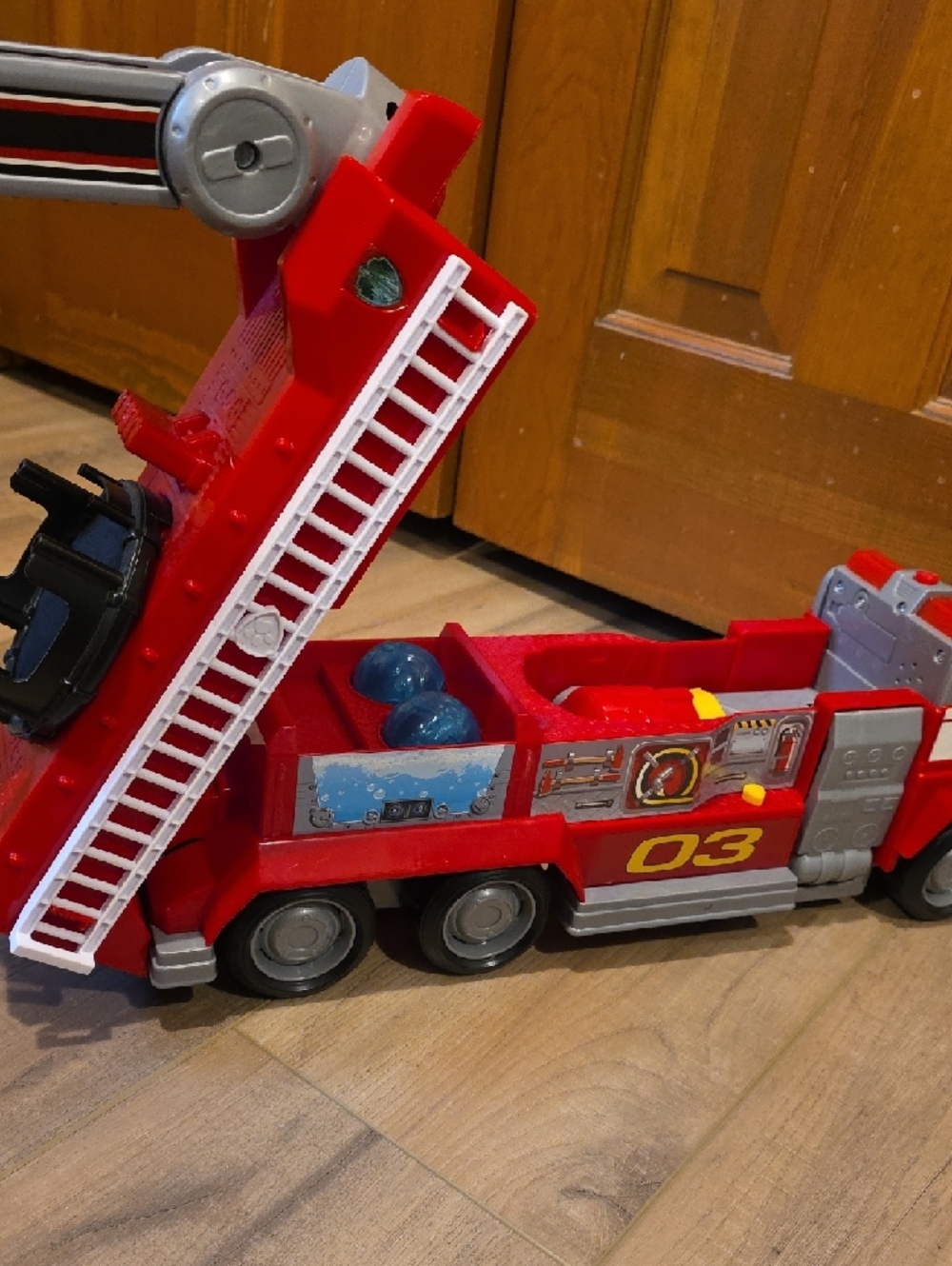 Paw Patrol Red Marshall Rescue Ladder Fire Truck Vehicle With Accessories - Picture 4 of 8